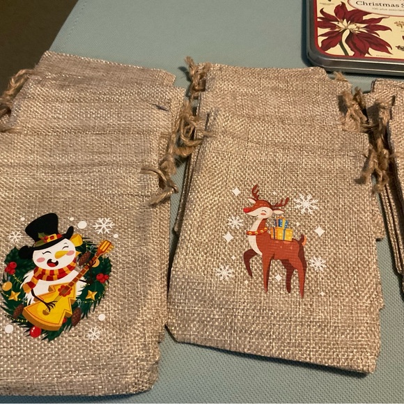 20 Festive Burlap Drawstring Gift Bags with Christmas Stickers 🆕 - Picture 2 of 5